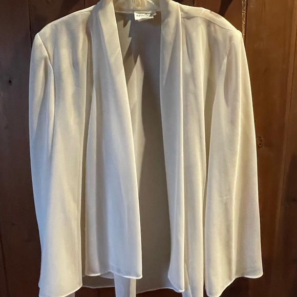 BelliSima Fashion three piece pantsuit. Size 18. Colour Ivory. - Picture 3 of 7